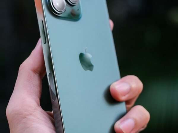 iPhone 13 Pro Alpine Green